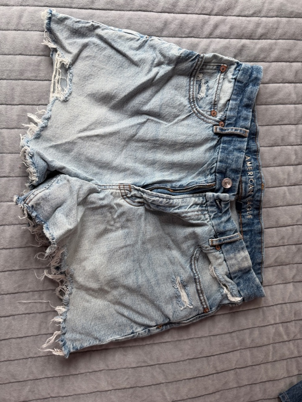 American Eagle  Light Wash Distressed Denim Cutoff Shorts curvy relaxed